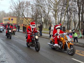 Kraków: MotoMikołaje wyruszyli w trasę po mieście! Z Domu Wędkarza do Szpitala Dziecięcego. I wielki finał pod NCK