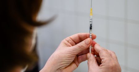 Błyskawiczna reakcja władz RPA ws. szczepionek. Szczepienia wstrzymane