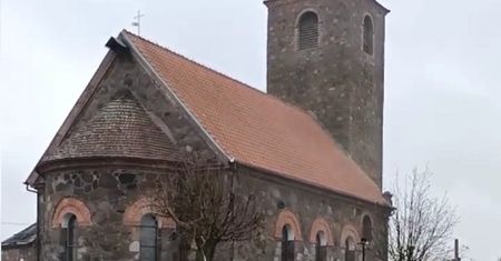 Ksiądz wspiera wolontariuszy WOŚP. Mówi o "jedności w społeczeństwie"