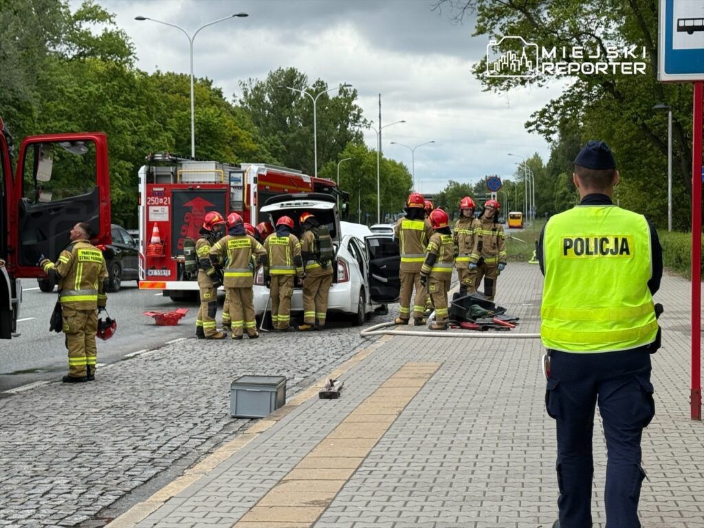 Fot. Miejski Reporter. Samozapłon baterii trakcyjnej w aucie hybrydowym