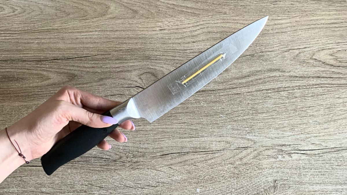 Naklej wykałaczkę na nóż, a zobaczysz różnicę w krojeniu.