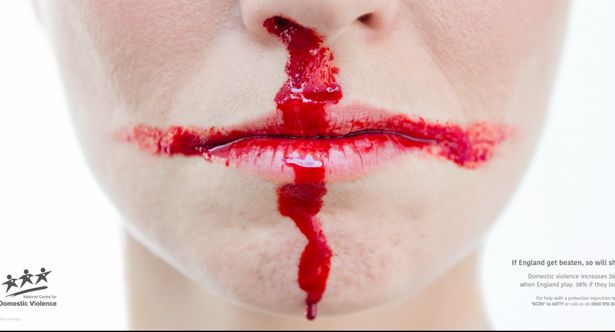 Przemoc domowa z mundialem w tle. Mocna kampania społeczna w Anglii