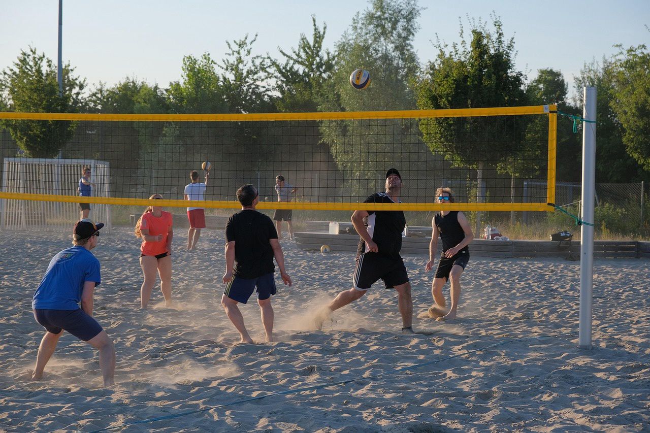Orlen Beach Volley Tour w Staszowie. Siatkówka plażowa, Letni Festiwal Dmuchańców, food trucki, strefa dla dzieci