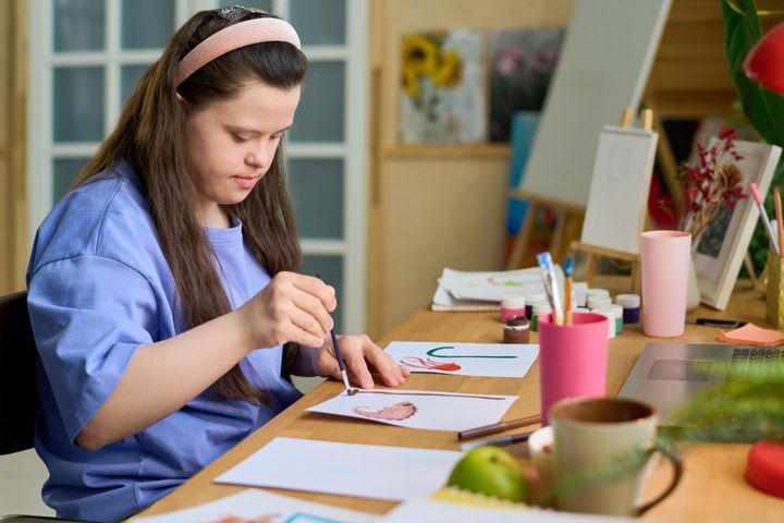 Zespół Bardeta-Biedla cechuje się m.in. otyłością i dysmorfią twarzy