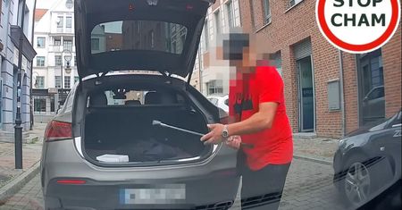 Furiat z mercedesa. Po wszystkim wysłał do ofiary adwokata z ugodą