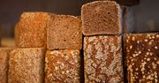 Jaki chleb najlepiej stabilizuje poziom cukru we krwi? Dietetycy wskazują