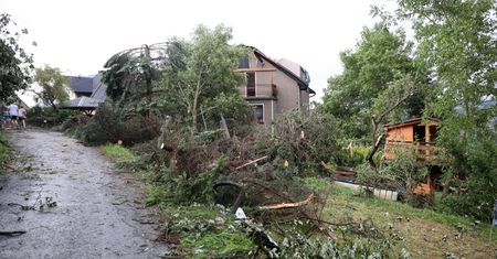 Ulewy, silny wiatr i gwałtowne burze z gradem. IMGW ostrzega