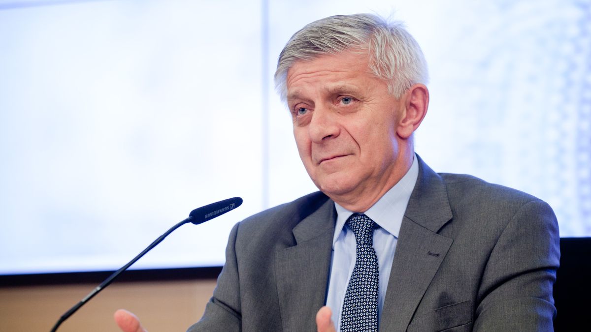 Prof. Marek Belka proponuje, żeby podróżować koleją, a nie samolotami