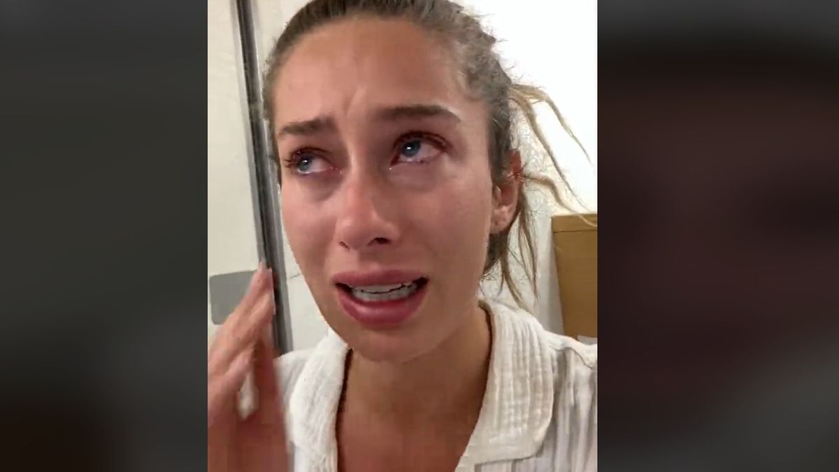 Kobieta zalała się łzami