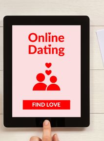 Dating apps losing ground to classic dating methods. What is emotional fatigue among young people?