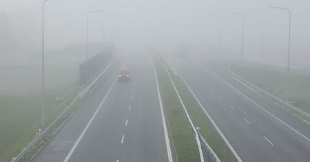 IMGW ostrzega przed mgłami. Alert dla Lublina i całego regionu. Widoczność może spaść do 50 metrów!
