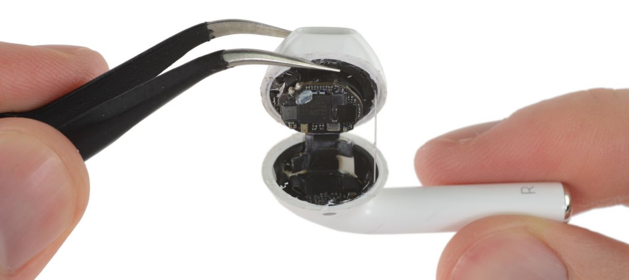Słuchawki AirPods to jednorazówki! Eksperci z iFixit nie pozostawiają na nich suchej nitki 2
