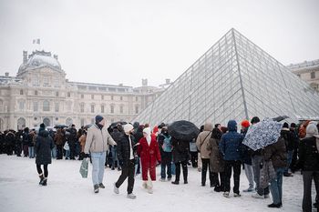 Nocny incydent w Luwrze. Zamknięto kilka sal