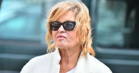 Ewa Kasprzyk w kabaretkach. Ten trik podkręci stylizacje kobiet 60+