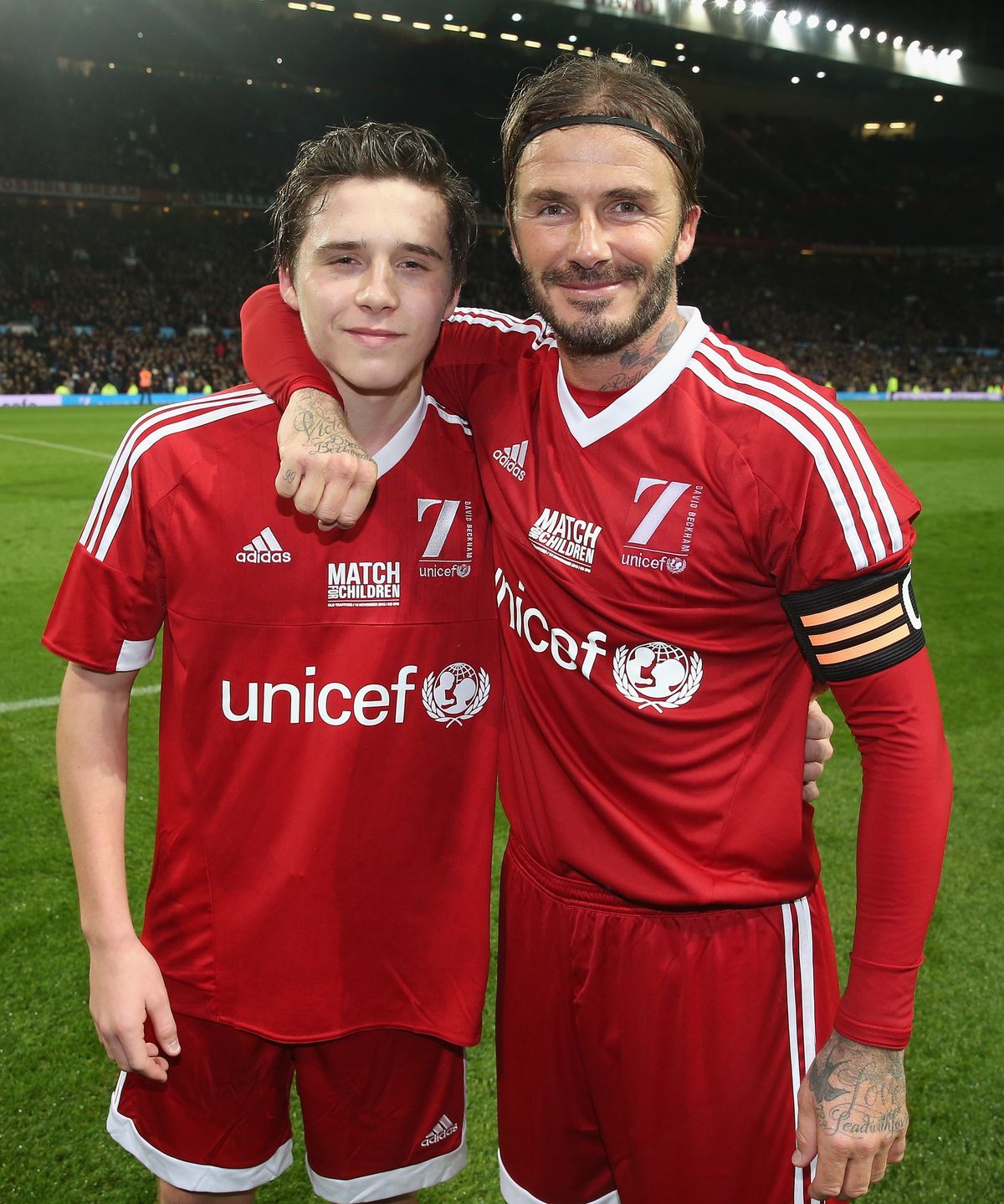 Brooklyn Beckham i David Beckham podczas meczu w 2015