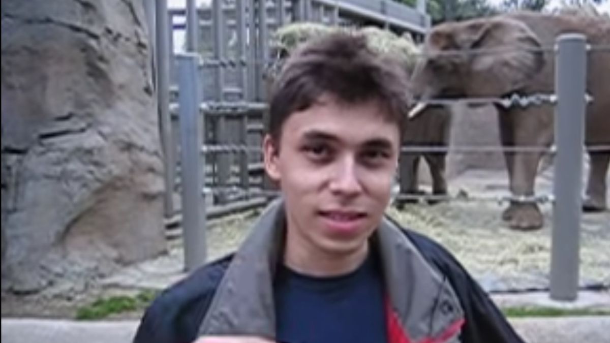 Kadr z filmiku "Me at the zoo"