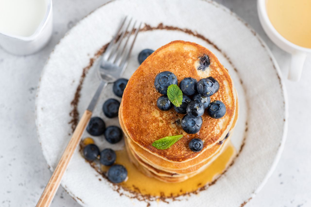 Amerykańskie pancakes z borówkami - aż proszą się by je zjeść