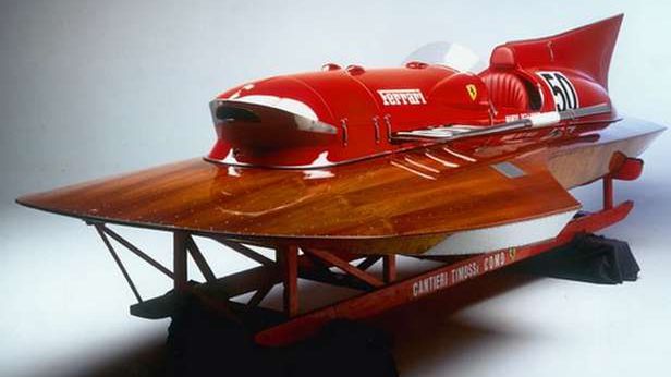 Arno XI trafi na aukcję. To nie motorówka, to Ferrari! 1