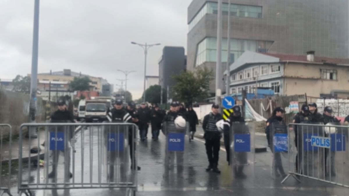 Policja przejęła kontrolę nad siedzibą głównego kanału telewizyjnego opozycji w Turcji