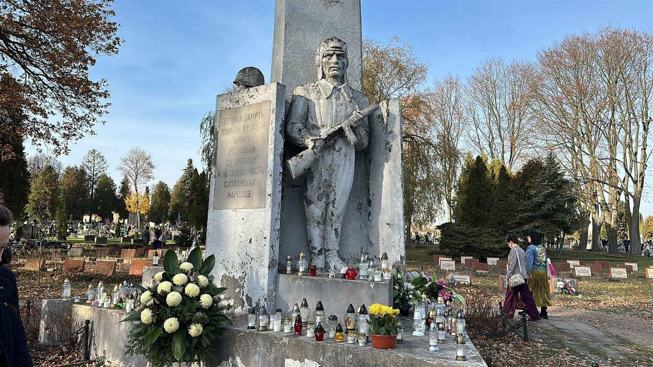 Częstochowa: Spór o kontrowersyjny pomnik Armii Czerwonej. Po ataku Rosji na Ukrainę radni wzywali do wyburzenia. IPN: "Prawo nie pozwala"