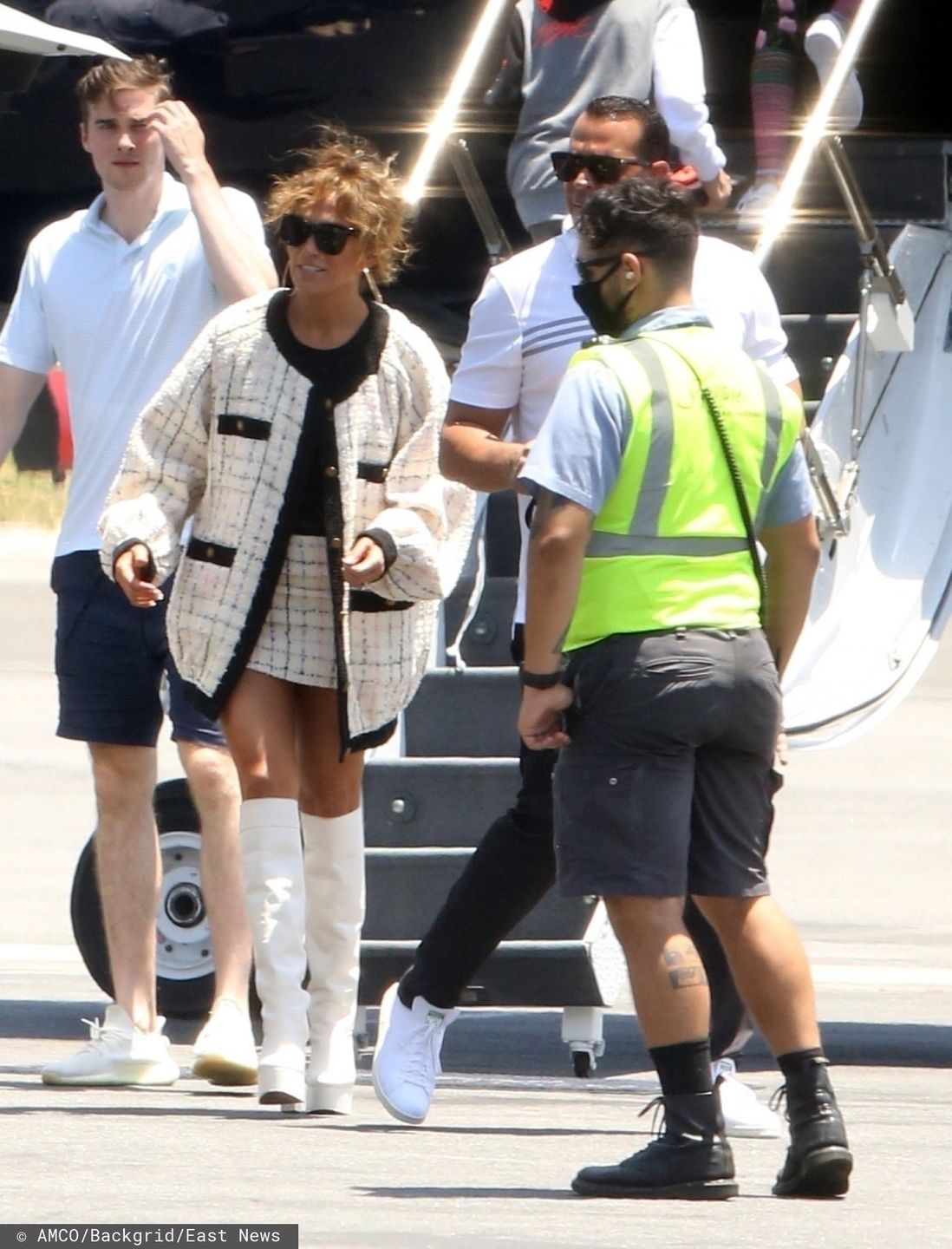 Jennifer Lopez zabiera psa do odrzutowca