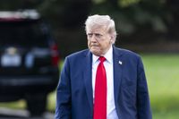 US President Donald Trump prepares to speak to reporters about the murder of Turning Point founder Charlie Kirk as he leaves the White House for New York City in Washington, DC, USA, 11 September 2025. Trump said law enforcement was making ?big progress? towards finding the killer. EPA/JIM LO SCALZO Dostawca: PAP/EPA.