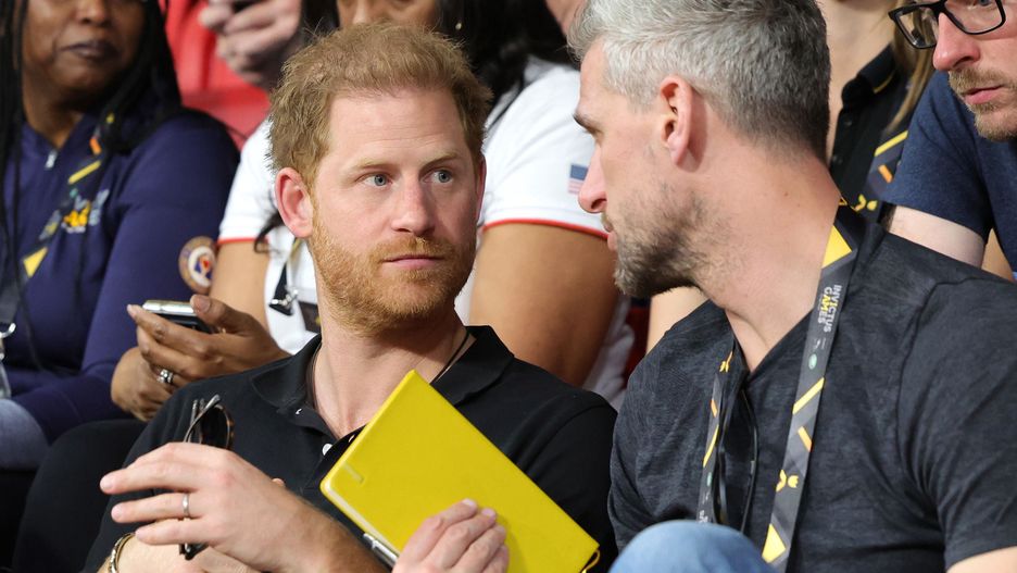 Invictus Games The Hague 2020 - Day 5THE HAGUE, NETHERLANDS - APRIL 20: Prince Harry, Duke of Sussex, Nathan Jones and David Wiseman attend the Indoor Rowing Event during day five of the Invictus Games The Hague 2020 at Zuiderpark on April 20, 2022 in The Hague, Netherlands. (Photo by Chris Jackson/Getty Images for the Invictus Games Foundation)Chris Jackson