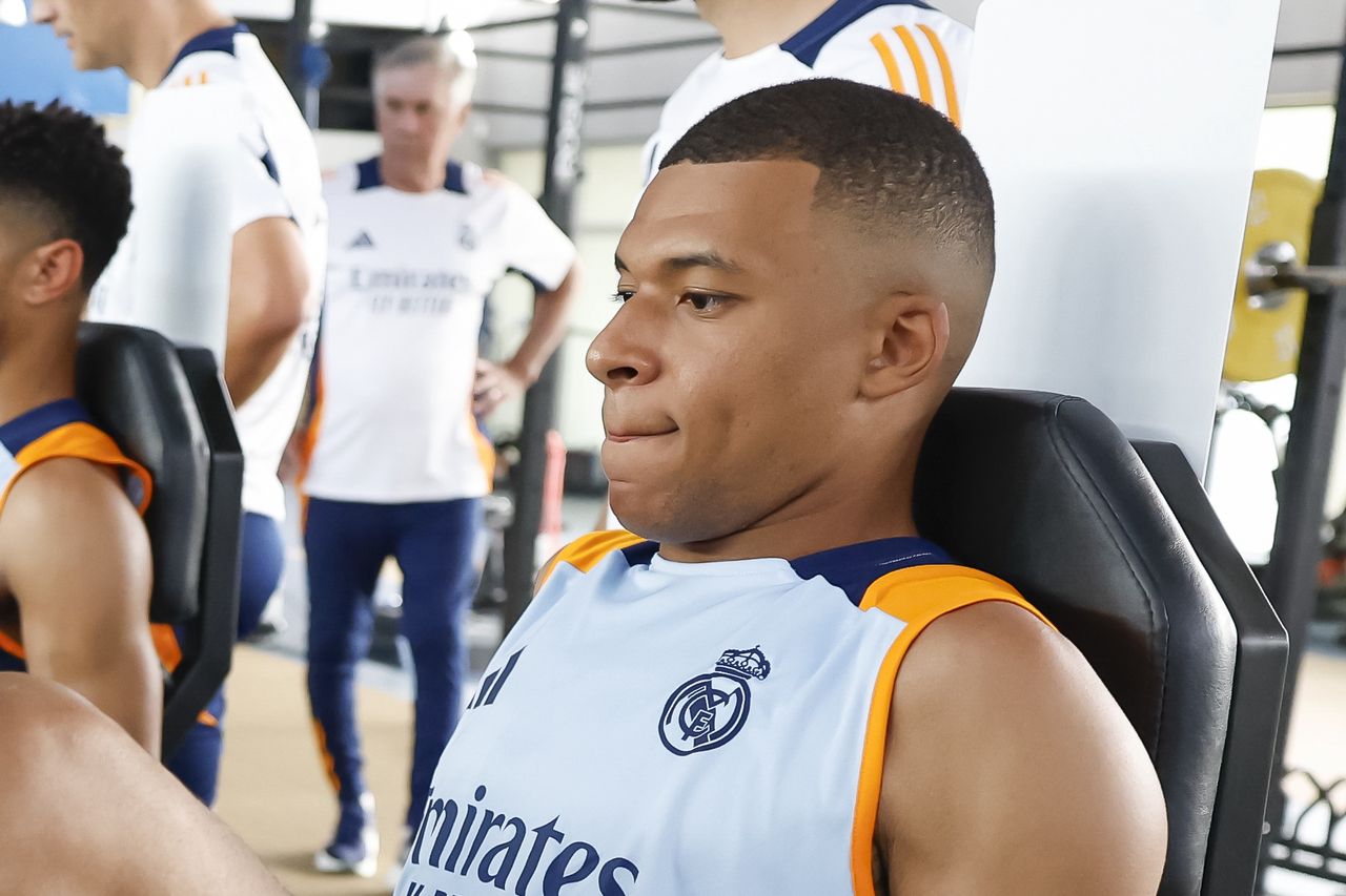 Kylian Mbappe in new colours. He showed a telling photo