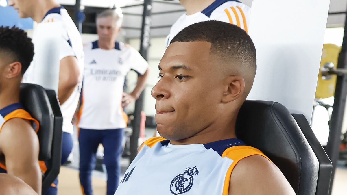 MADRID, SPAIN - AUGUST 07: Kylian Mbappe and Jude Bellingham players of Real Madrid exercising inside the gym at Valdebebas training ground on August 07, 2024 in Madrid, Spain. (Photo by Victor Carretero/Real Madrid via Getty Images)