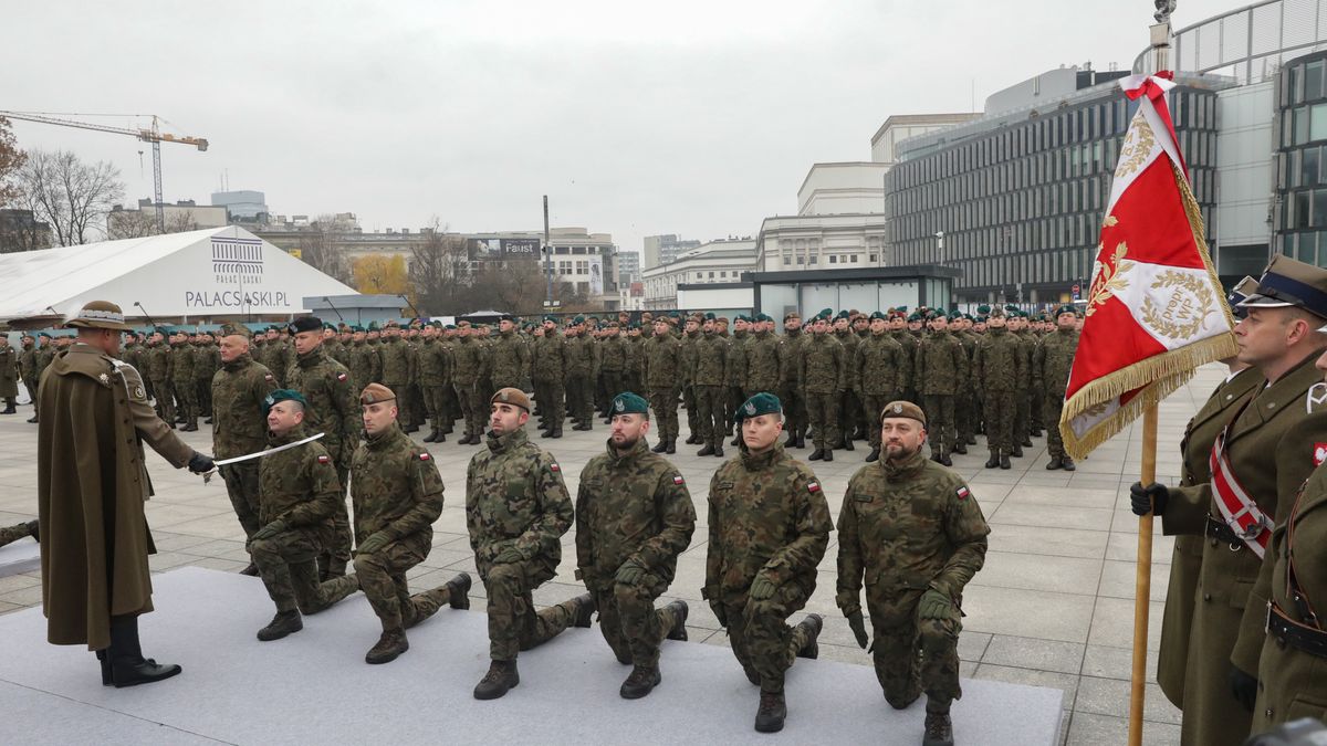 �o�nierze
Warszawa, 01.12.2024. Promocja 217 �o�nierzy rezerwy oraz terytorialnej s�u�by wojskowej na pierwszy stopie� oficerski, 1 bm. przed Grobem Nieznanego �o�nierza w Warszawie. (aldg) PAP/Tomasz Gzell
Tomasz Gzell
GN�, Gr�b Nieznanego �o�nierza, obrony, obrony narodowej, oficerska, ot, promocja, rezerwa, rezerwy, wojsko, wot, �o�nierz, Plac Pi�sudskiego