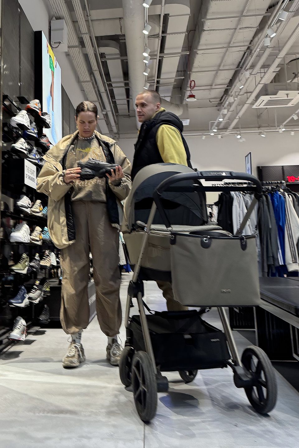 Karolina Gilon ruszyła na łowy zakupowe do sklepu sportowego