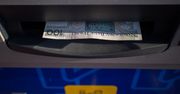 Oszustwa przy bankomatach. Jak uniknąć kradzieży?