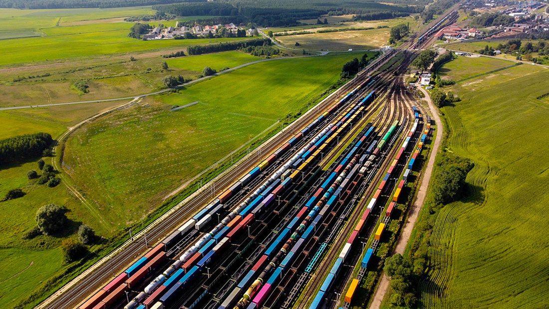 Pierwszy pociąg towarowy z Polski do Chin dociera na miejsce. Z kolejnym mogą być problemy