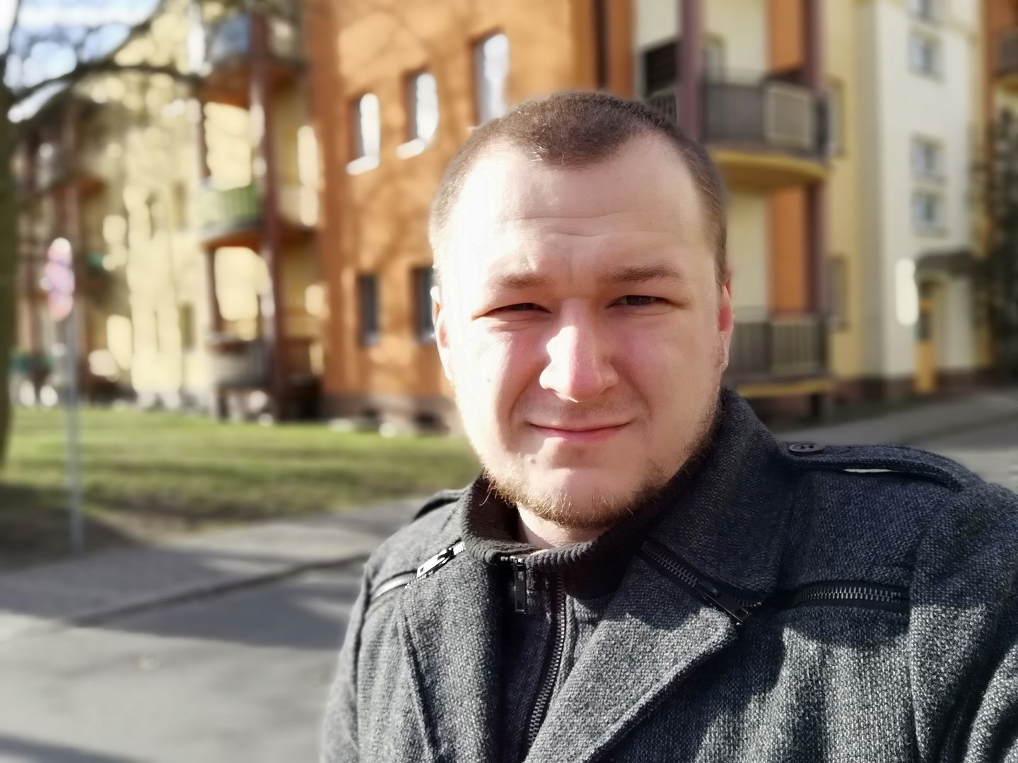 Honor 9 Lite - pierwsze wrażenia. Kosztuje mniej niż 1000 zł, a pod wieloma względami ociera się o górną półkę 24