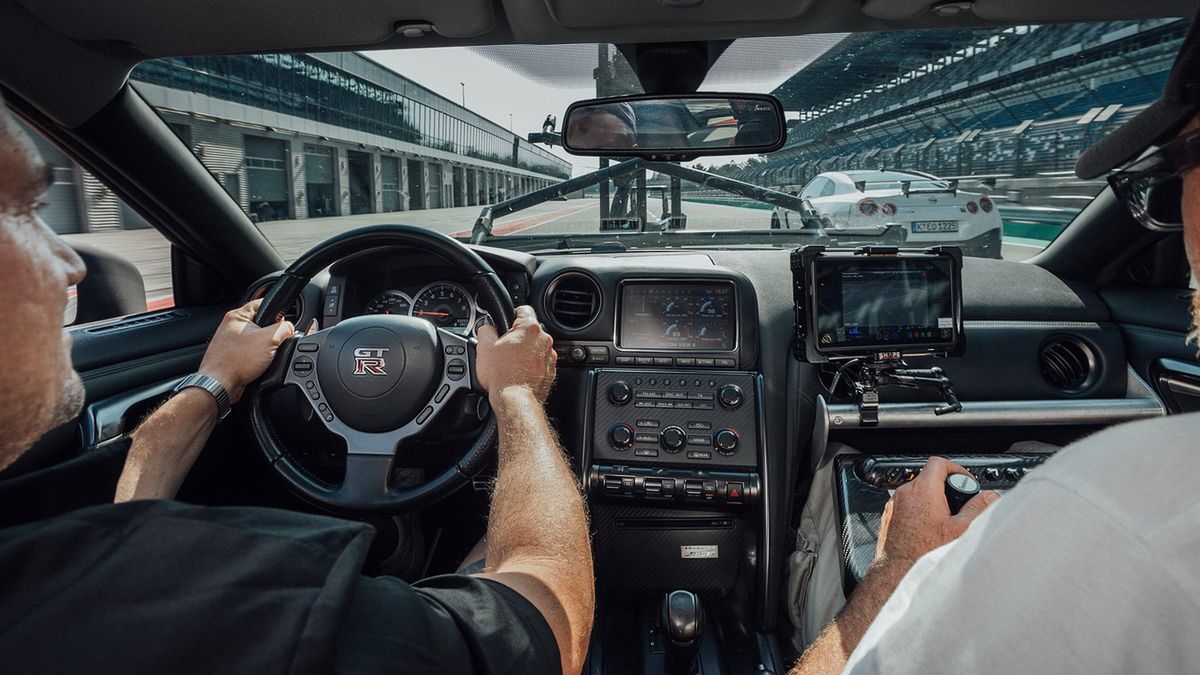 Nissan GT-R przerobiony na niesamowity samochód do kręcenia 11