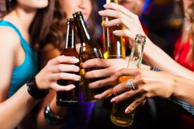 Alkohol zabija ok. 40 proc. komórek w mózgu (WIDEO)