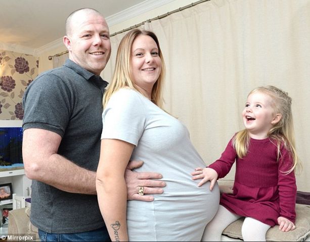 Carla i Paul Crozier oczekują narodzin dwóch par bliźniąt