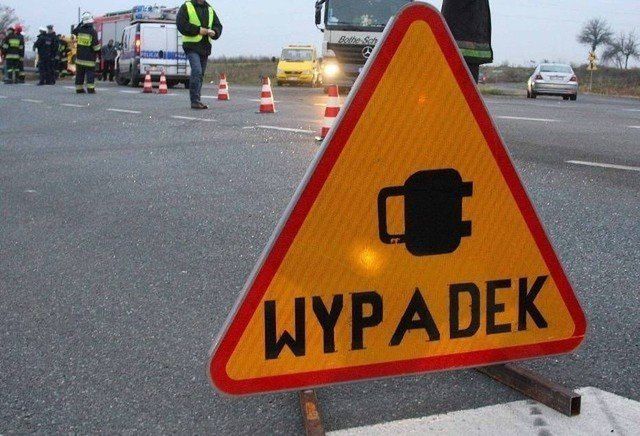 Potrącenie na ulicy Koszalińskiej w Starych Bielicach. Jedna osoba w szpitalu