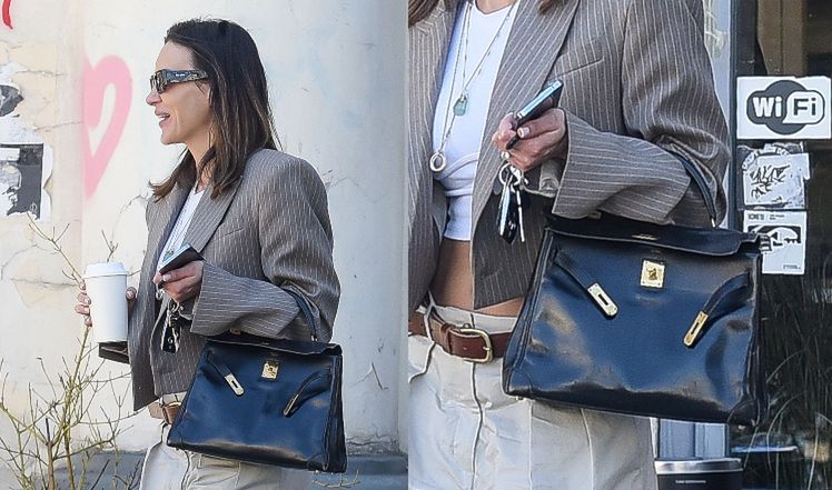 Sara Boruc parkuje w niedozwolonym miejscu