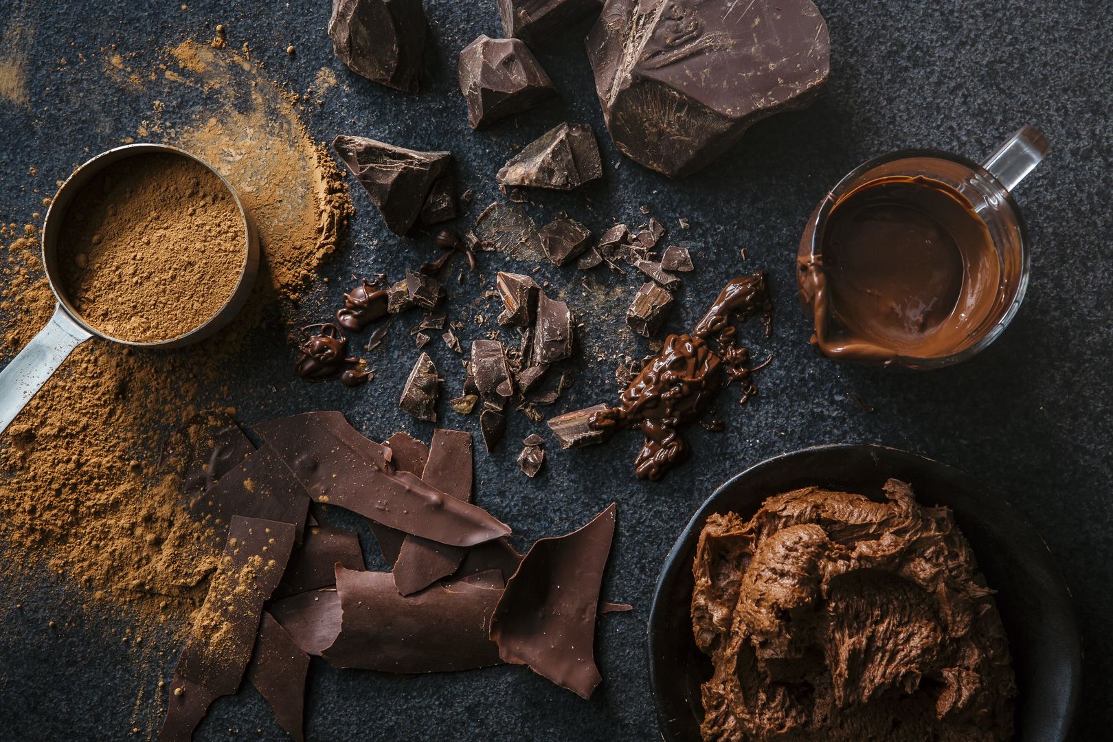Trudne do usunięcia plamy po czekoladzie. Jak się ich skutecznie pozbyć?