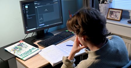Nauka zdalna. Polacy podzieleni, ale więcej osób popiera jej wprowadzenie