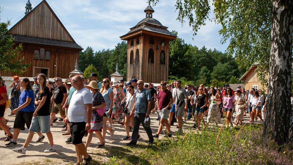 W serialu &#34;1670&#34; wieś Adamczycha &#34;zagrał&#34; Park Etnograficzny Muzeum Kultury Ludowej w Kolbuszowej na Podkarpaciu.