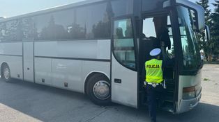 Zignorował zakaz. Przewoził dzieci niesprawnym autokarem