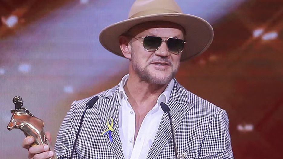 Cezary Pazura odbiera SuperWiktora 