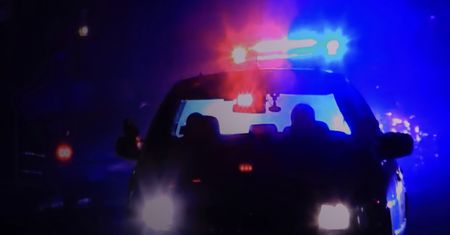 "Położył się na niej". Młoda kobieta z USA przeżyła szok o poranku