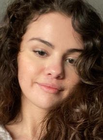 Selena Gomez kontra Hailey Bieber. Czemu Gomez znika z social mediów?