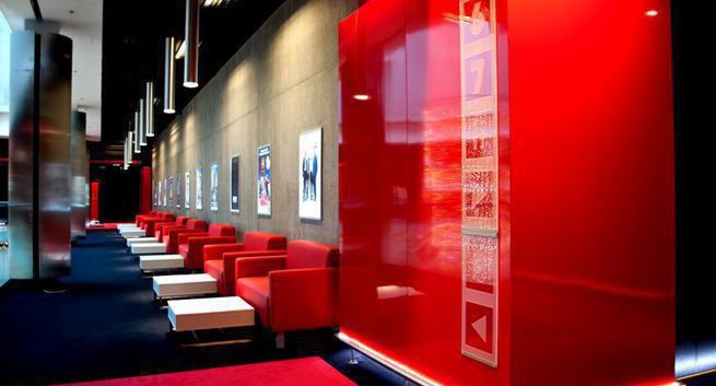 Coś zabawnego vs. coś porywającego, czyli na co lubimy chodzić do kina?