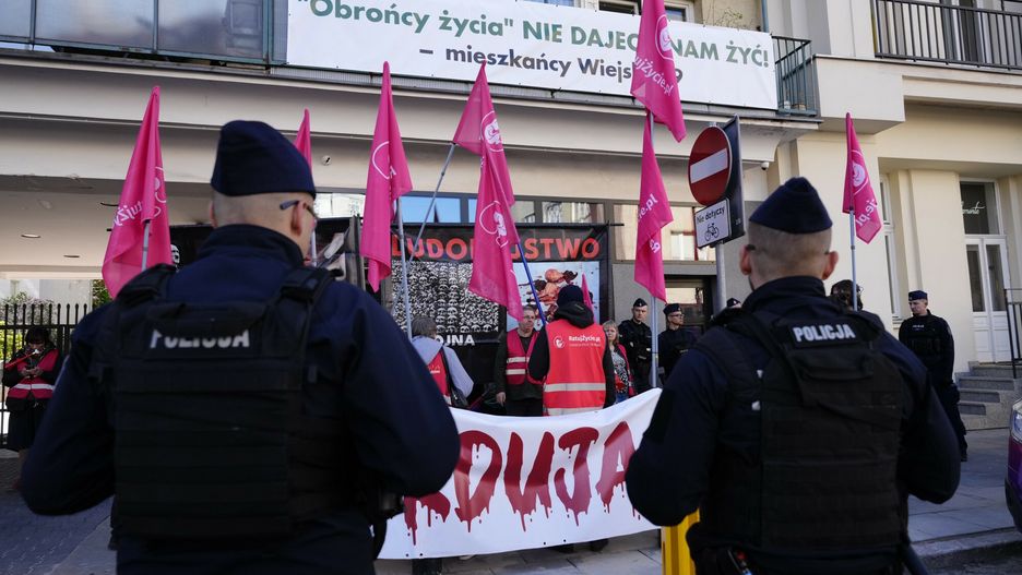 Antyaborcyjny protest przed siedzibą AboTak