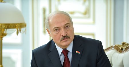 Niepokojące wieści o zdrowiu Łukaszenki. "Ledwo powłóczy nogami"