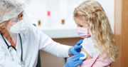 Szczepienia dzieci na koronawirusa. "To kontrowersyjny temat"